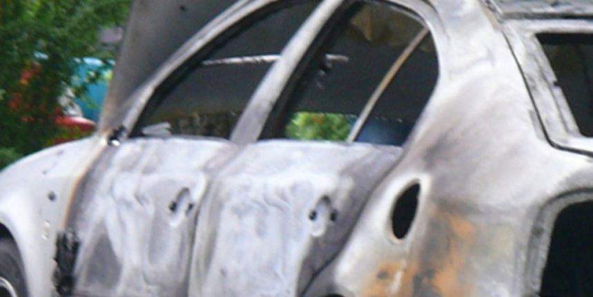 Zapaljen auto ( Index.hr) Zapaljen auto ( Index.hr)