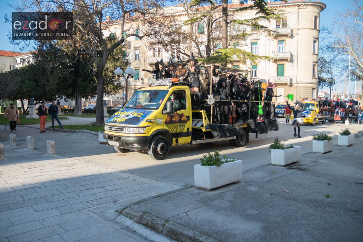 Zadarski karneval 2018: Povorka maškaranih skupina od Gradskih vrata preko Foruma do Narodnog trga Zadarski karneval 2018: Povorka maškaranih skupina od Gradskih vrata preko Foruma do Narodnog trga