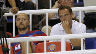 Split, 190810.
Prva utakmica zadnjeg pretkola Lige Uefa Hajduk Unirea.
Svecana Loza. Dino Radja i Enis Beslagic.
Foto : Jakov Prkic / Cropix