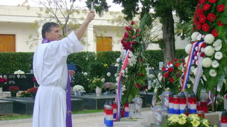 Gradsko groblje: Sudionici 15. SSNIDOR-a polazu vijence