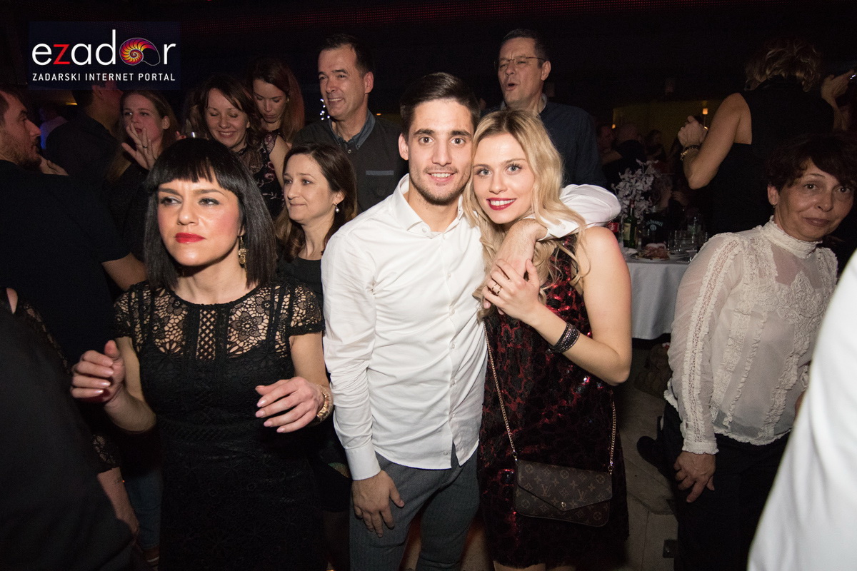 Ludnica u Saturnusu: Najbolji doček u svemiru i šire Ludnica u Saturnusu: Najbolji doček u svemiru i šire