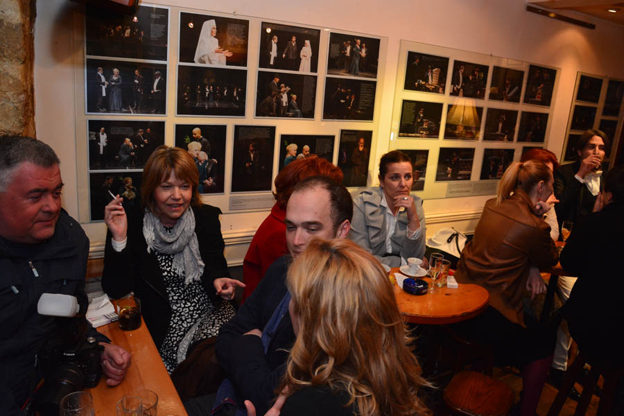 U caffe galeriji “Đina” otvorena izložba “Gospoda Glembajevi” U caffe galeriji “Đina” otvorena izložba “Gospoda Glembajevi”