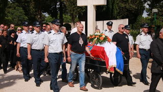 Posljednji ispraćaj zadarskog fotografa i umirovljenog satnika HV-a, Roberta Lerge na Gradskom groblju Zadar