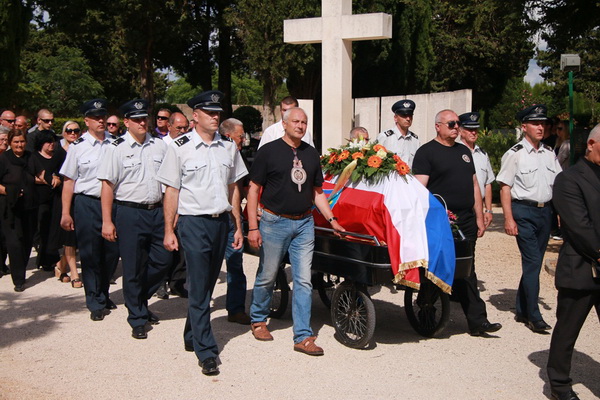 Posljednji ispraćaj zadarskog fotografa i umirovljenog satnika HV-a, Roberta Lerge na Gradskom groblju Zadar