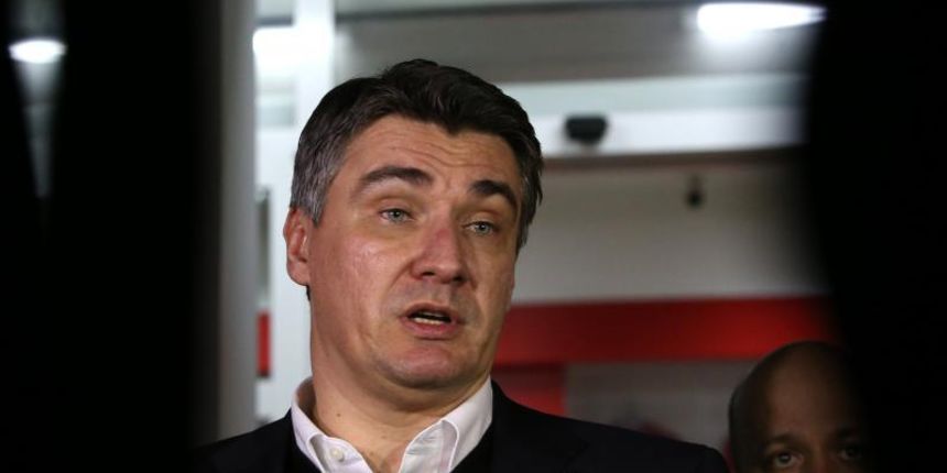 09.04.2014., Iblerov trg, Zagreb – Premijer i predsjednik SDP-a Zoran Milanovic obratio se javnosti nakon sjednice Predsjednistva SDP-a na kojoj se, izmedju ostalog, raspravljalo i o slucajevima Sabo i Lovric Merzel koji su odstupili s duznosti. Photo: 09.04.2014., Iblerov trg, Zagreb – Premijer i predsjednik SDP-a Zoran Milanovic obratio se javnosti nakon sjednice Predsjednistva SDP-a na kojoj se, izmedju ostalog, raspravljalo i o slucajevima Sabo i Lovric Merzel koji su odstupili s duznosti. Photo: