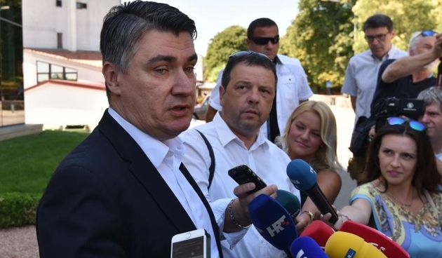 Zoran Milanovic u pratnji Silvana Hrelje,Vilija Bassanezea i Pedje Grbina posjetio je tvrtku Rudan gdje se susreo s vlasnikom Gracianom Rudanom. Nakon sastanka Milanovic je dao izjavu za medije. Photo: Dusko Marusic/PIXSELL
