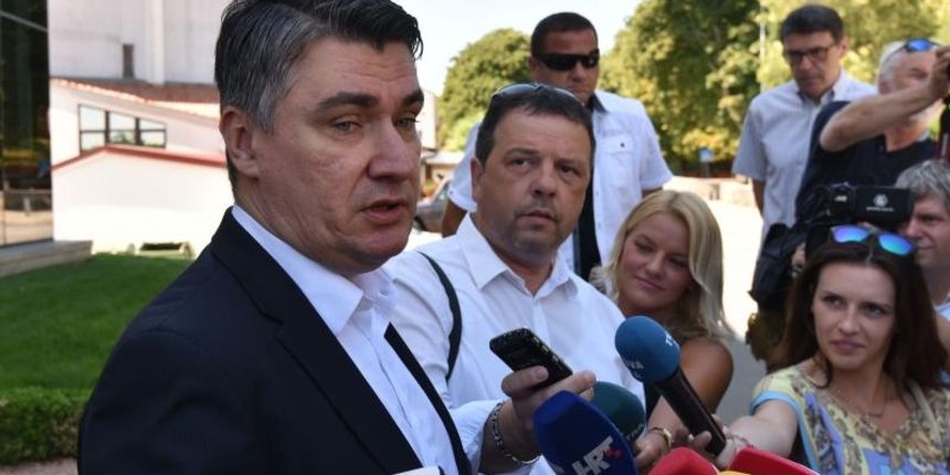 Zoran Milanovic u pratnji Silvana Hrelje,Vilija Bassanezea i Pedje Grbina posjetio je tvrtku Rudan gdje se susreo s vlasnikom Gracianom Rudanom. Nakon sastanka Milanovic je dao izjavu za medije. Photo: Dusko Marusic/PIXSELL Zoran Milanovic u pratnji Silvana Hrelje,Vilija Bassanezea i Pedje Grbina posjetio je tvrtku Rudan gdje se susreo s vlasnikom Gracianom Rudanom. Nakon sastanka Milanovic je dao izjavu za medije. Photo: Dusko Marusic/PIXSELL