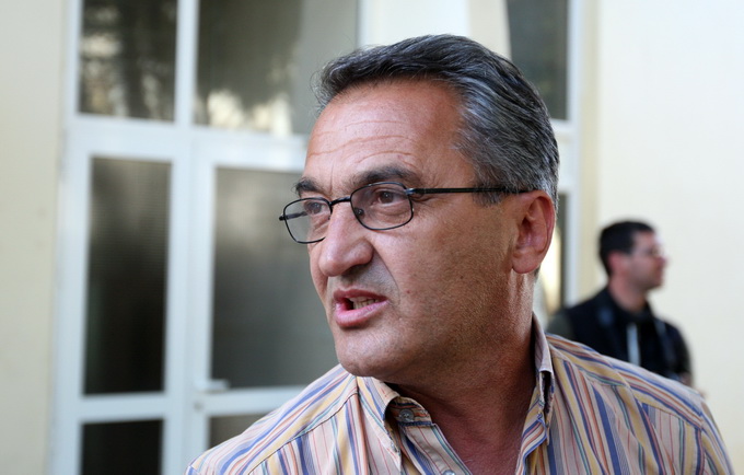 Zadar, 250512.
Radnici tvrtke Gortan odrzavaju prosvjedni skup pod nazivom Pet do 12 zbog neisplacenih placa, nezakonitog smanjenja placa i otpustanja dijela radnika. Prosvjed se odrzao pred tvrtkom Gortan na Vostarnici. 
Na slici Ivan Anic clan uprave Go