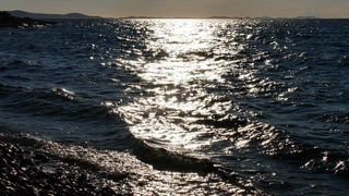 Punta Skala: Sunce tone u beskraj valova