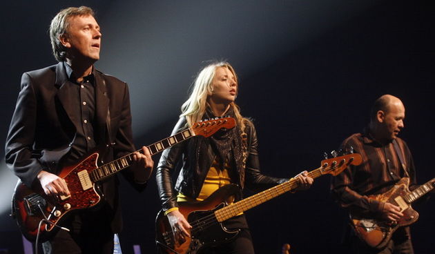 Varazdin, 051210.
U gradskoj sportskoj dvorani na Dravi odrzava se humanitarna akcija “U rukama andjela” u kojoj se skuplja novac za projekt Asistent u nastavi.
Na koncertu nastupaju Bambi Molesters, Feminem
Gibonni, Jaques, Klapa Kampanel, Lana Jurcevic,