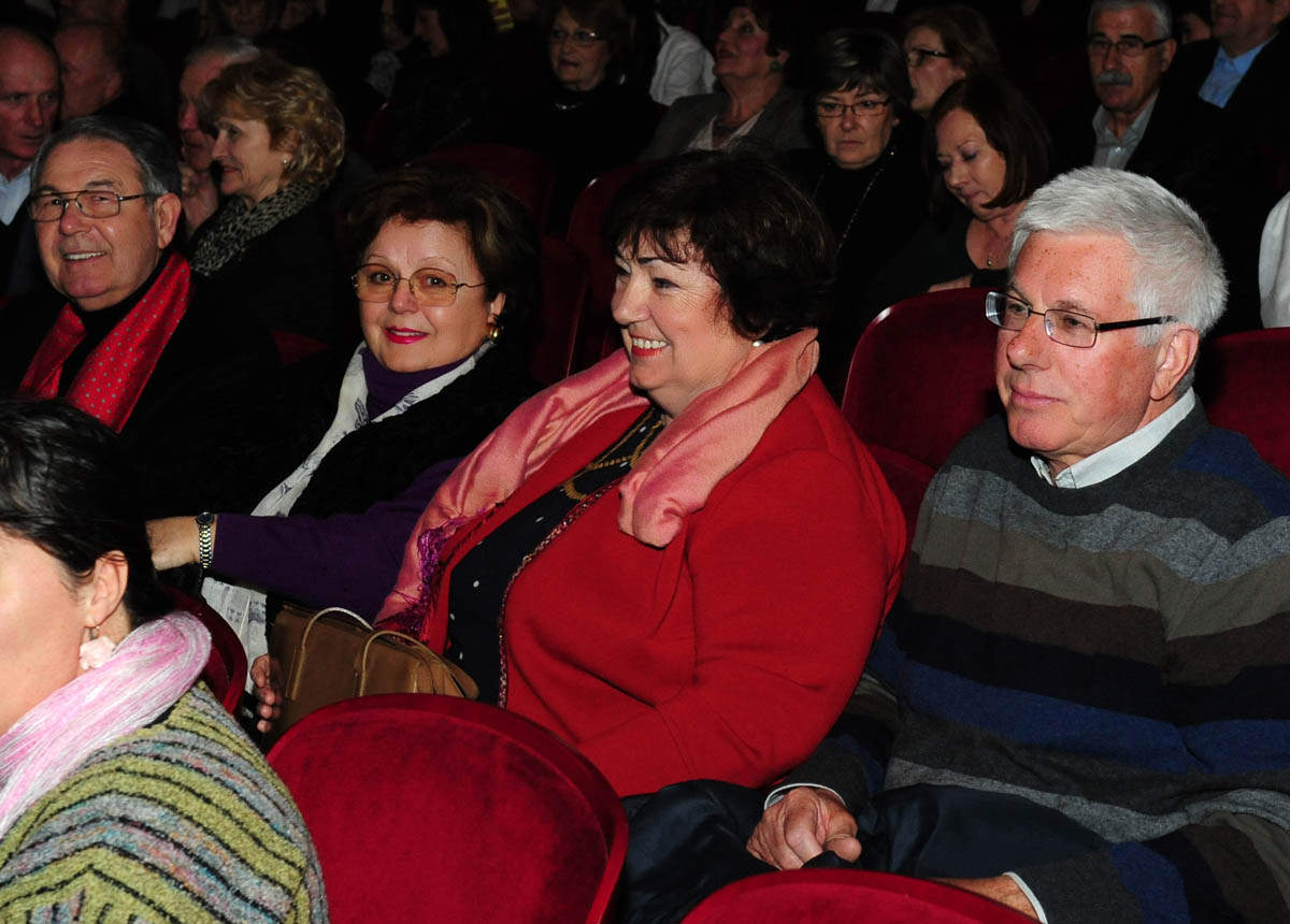 Zadar, 13.3.2014. snimio: Nenad Marčev 
Borivoj Radaković 
GRUPA 
redatelj: Mario Kovač 
igraju: Sreten Mokrović, Ranko Zidarić, 
Ivica Zadro i Iva Visković 
Kazalište KNAP (Kazalište na Peščenici) 
Dvorana HNK Zadar
