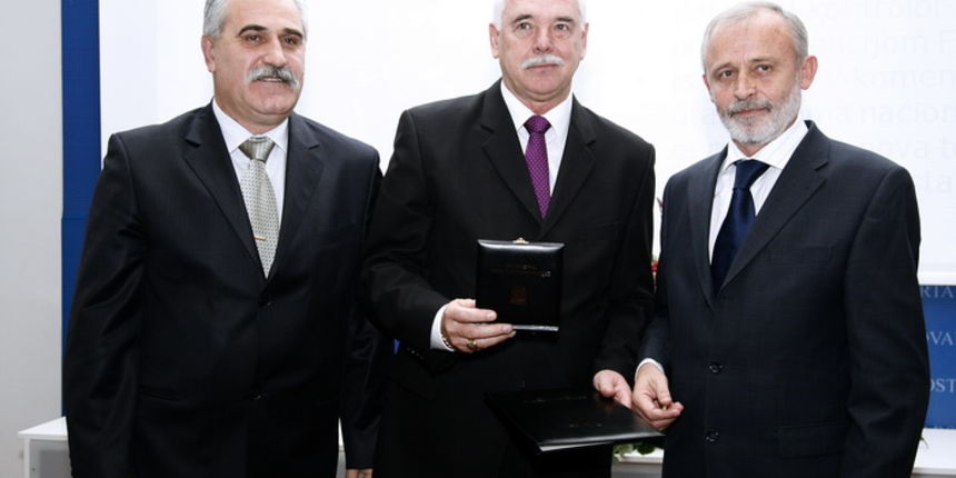 Zagreb, 241110. Ministarstvo znanosti, obrazovanja i sporta, Svetice. Ministarstvo znanosti, obrazovanja i sporta organiziralo je svecanu dodjelu Drzavne nagrade za sport “FRANJO BUCAR”. Na slici: dobitnik nagrade Mateo Beusan (sredina). Foto: Sandra Simu Zagreb, 241110. Ministarstvo znanosti, obrazovanja i sporta, Svetice. Ministarstvo znanosti, obrazovanja i sporta organiziralo je svecanu dodjelu Drzavne nagrade za sport “FRANJO BUCAR”. Na slici: dobitnik nagrade Mateo Beusan (sredina). Foto: Sandra Simu