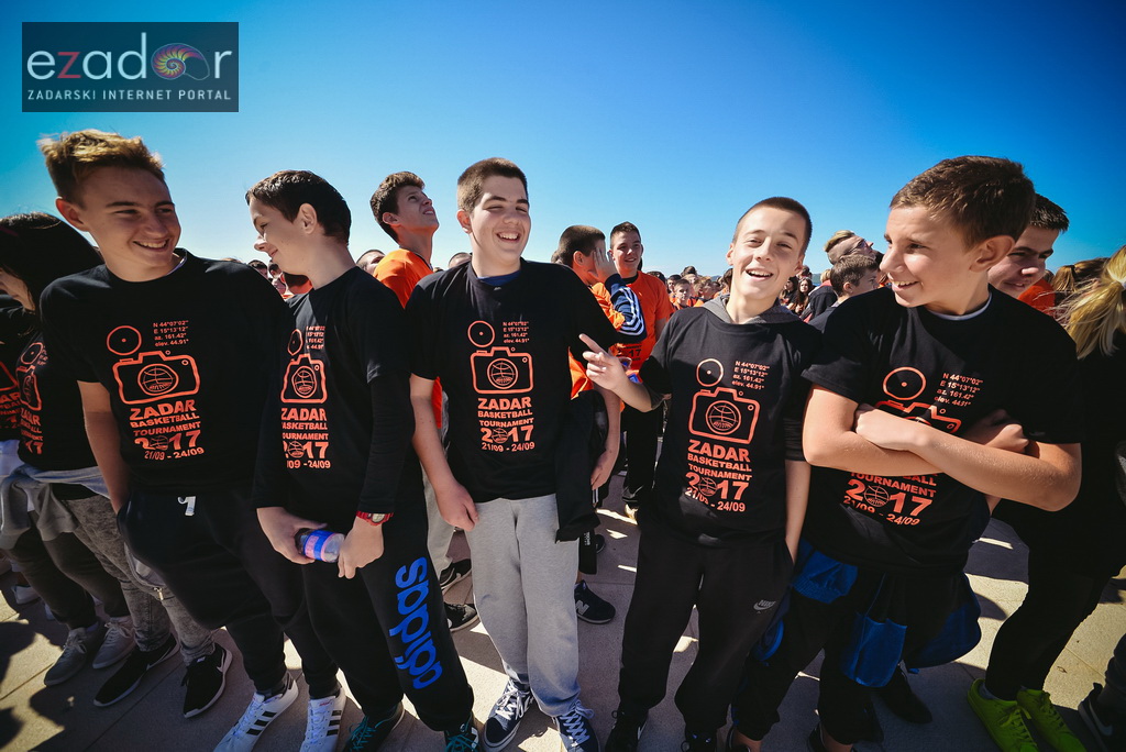 #ZDBT2017: Snimanje Milenijske fotografije košarkaške lopte na Pozdravu suncu #ZDBT2017: Snimanje Milenijske fotografije košarkaške lopte na Pozdravu suncu