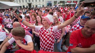 Hrvatski navijači okupirali Lens uoči utakmice s Portugalom, Photo: PIXSELL Hrvatski navijači okupirali Lens uoči utakmice s Portugalom, Photo: PIXSELL