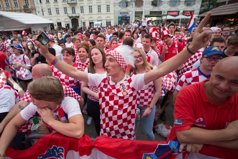 Hrvatski navijači okupirali Lens uoči utakmice s Portugalom, Photo: PIXSELL Hrvatski navijači okupirali Lens uoči utakmice s Portugalom, Photo: PIXSELL