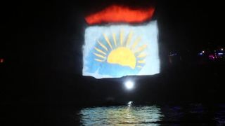 Stipe Petrina započeo je kampanju svjetlosnim spektaklom u Primoštenu