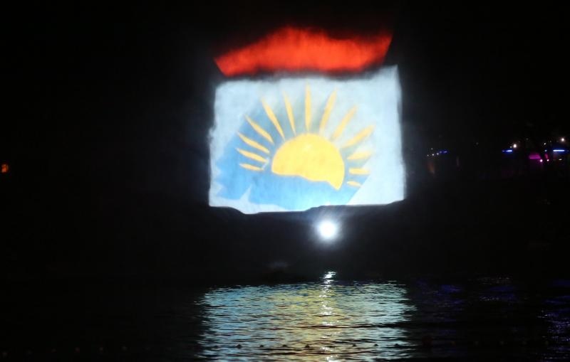 Stipe Petrina započeo je kampanju svjetlosnim spektaklom u Primoštenu