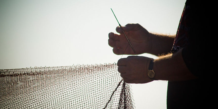 Ribar krpa mrižu svoju (foto:Saša Čuka)