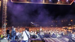 Mišo Kovač i prijatelji na Starom placu u Splitu Mišo Kovač i prijatelji na Starom placu u Splitu