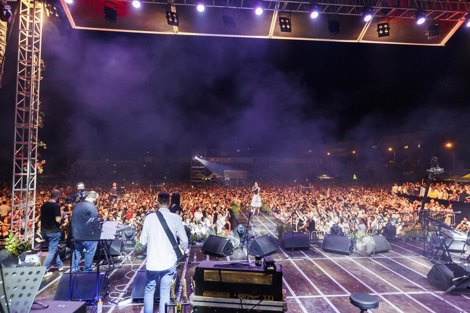 Mišo Kovač i prijatelji na Starom placu u Splitu Mišo Kovač i prijatelji na Starom placu u Splitu