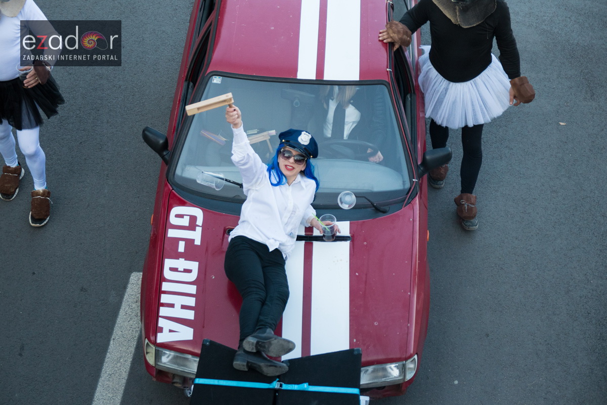 Zadarski karneval 2018: Povorka maškaranih skupina od Gradskih vrata preko Foruma do Narodnog trga Zadarski karneval 2018: Povorka maškaranih skupina od Gradskih vrata preko Foruma do Narodnog trga