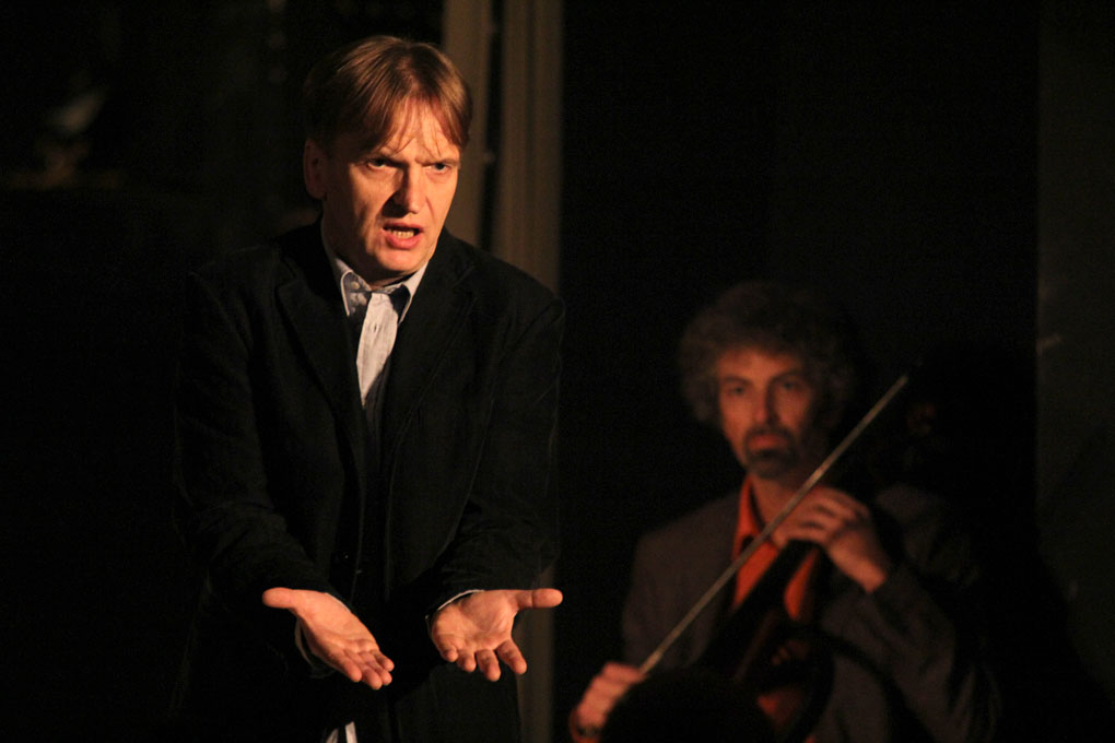 ArtAkt, izlozba Ivane Jenjic, predstava Vili Matula, foto: I. Perincic ArtAkt, izlozba Ivane Jenjic, predstava Vili Matula, foto: I. Perincic