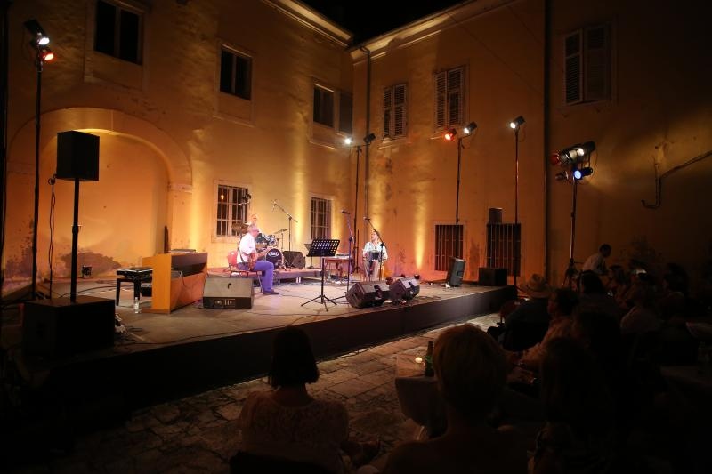 Opis  01.08.2014., Zadar – U sklopu Zadarskog kazalisnog ljeta u Knezevoj palaci odrzan je koncert My latin heart. Photo: Filip Brala/PIXSELL Autor  Filip Brala/PIXSELL Ključne riječi  Knezeva Palaca, zadarsko kazalisno ljeto, koncert, My latin heart