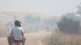 Vatrogasci i kanaderi lokalizirali požar u blizini gradskog deponija Vatrogasci i kanaderi lokalizirali požar u blizini gradskog deponija