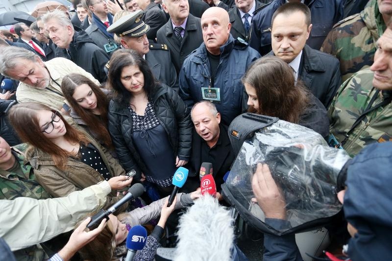 Vukovar – Dan sjecanja na zrtvu Vukovara 1991. – 2014. pod sloganom Vukovar – mjesto posebnog pijeteta. 23. je obljetnica stradavanja i zrtve Vukovara u Domovinskom ratu. Sudionici Kolone sjecanja prolaze ulicama grada do Memorijalnog groblja zrtava iz D Vukovar – Dan sjecanja na zrtvu Vukovara 1991. – 2014. pod sloganom Vukovar – mjesto posebnog pijeteta. 23. je obljetnica stradavanja i zrtve Vukovara u Domovinskom ratu. Sudionici Kolone sjecanja prolaze ulicama grada do Memorijalnog groblja zrtava iz D