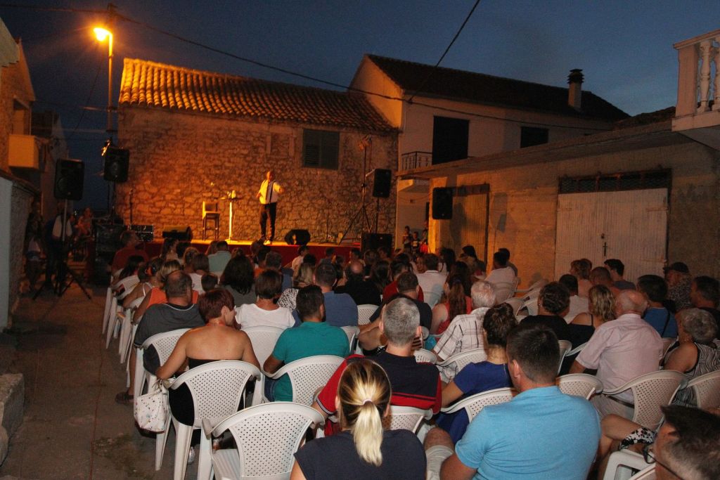 Željko Pervan i društvo nasmijali Bibinjce do suza