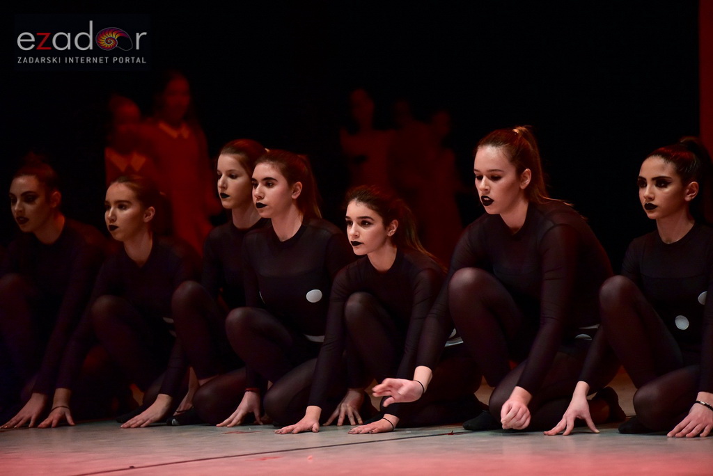 Predstava “Odgojoj” Plesne udruge Gesta u HNK Zadar
