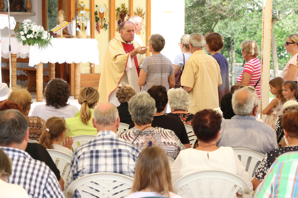 Tradicionalna procesija Tijelova ulicama Vira Tradicionalna procesija Tijelova ulicama Vira