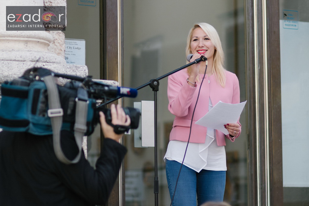 Prosvjedni skup roditelja protiv politike obaveznog cijepljenja Prosvjedni skup roditelja protiv politike obaveznog cijepljenja