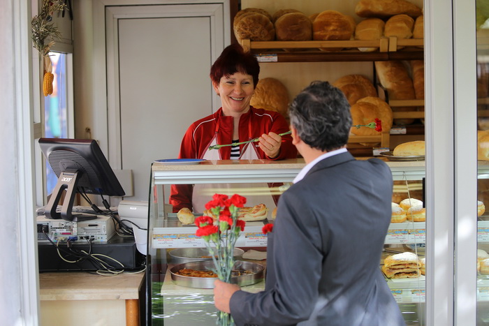 Zadar, 010513.
Predstavnici Koalicije za promjene, predvodjeni kandidatom za gradonacelnika Ivom Bilicem, obiljezili su 1. svibanj – Medjunarodni praznik rada podjelom karanfila sugradjankama i sugradjanima.
Na fotografiji: Ivo Bilic.
Foto: Luka Gerlanc Zadar, 010513.
Predstavnici Koalicije za promjene, predvodjeni kandidatom za gradonacelnika Ivom Bilicem, obiljezili su 1. svibanj – Medjunarodni praznik rada podjelom karanfila sugradjankama i sugradjanima.
Na fotografiji: Ivo Bilic.
Foto: Luka Gerlanc