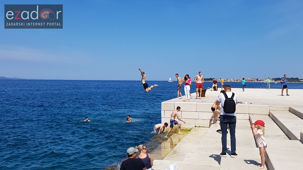 Ludijada maturanata na zadarskoj rivi