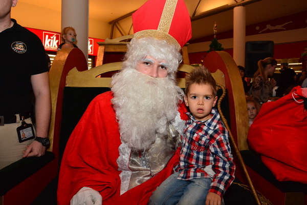 Supernova Zadar: Sveti Nikola i kamion Djeda mraza, Foto: Iva Perinčić Supernova Zadar: Sveti Nikola i kamion Djeda mraza, Foto: Iva Perinčić