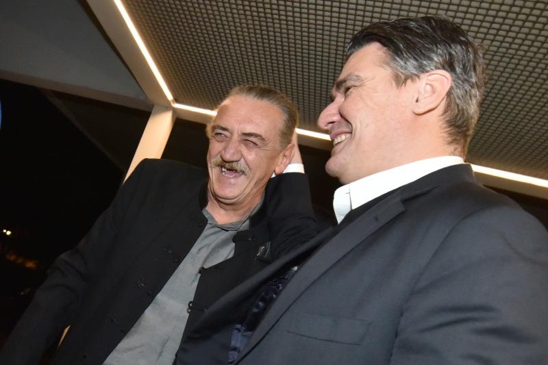 Drženje zadarskih SDP-ovaca u hotelu Kolovare. Dušan Polovina Lungo i Zoran Milanović. Foto: Dino Stanin/PIXSELL