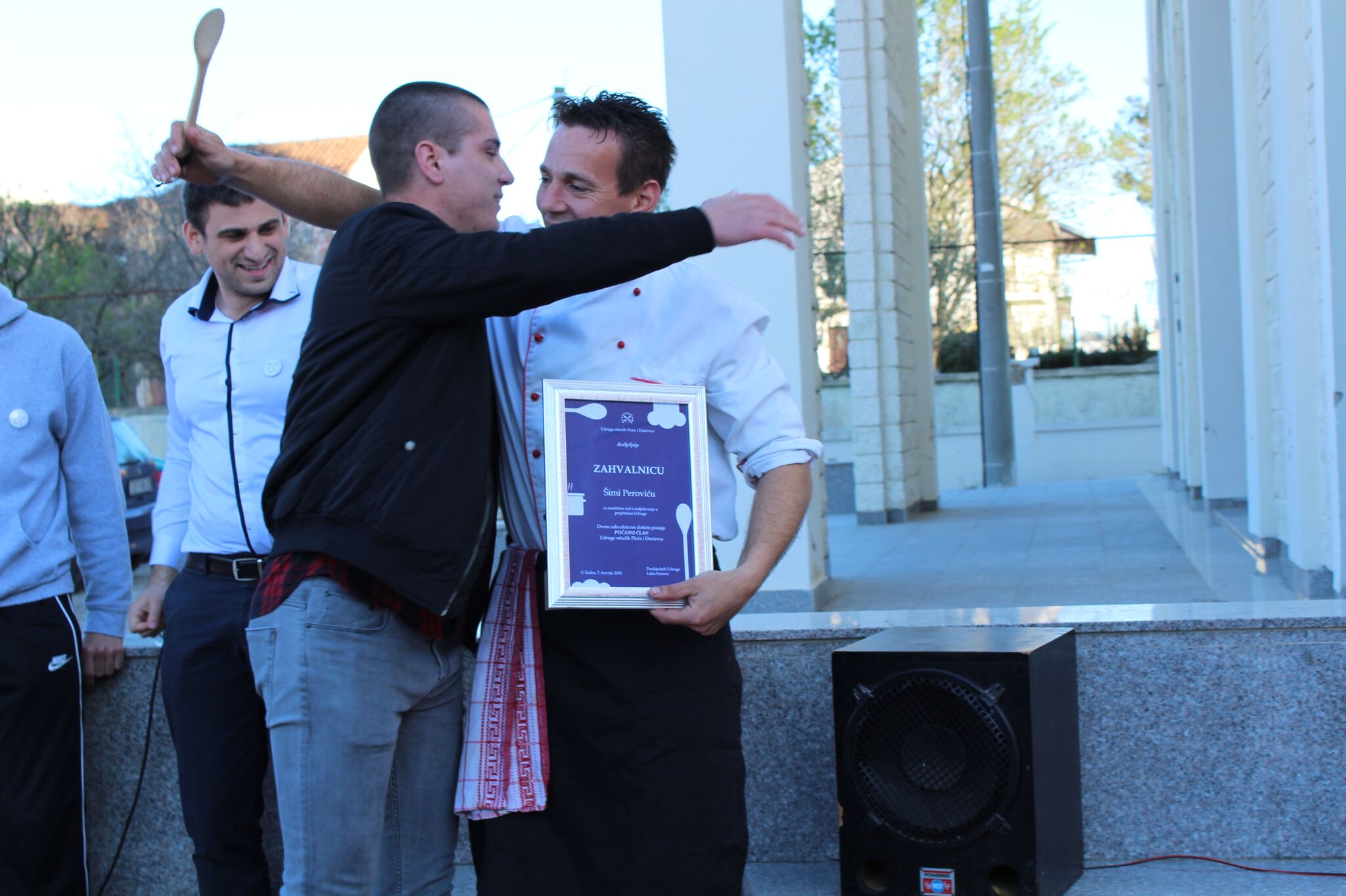 Udruga mladih Ploče i Dračevca uredila stari zog i počastila rižotom