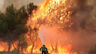 Lozovac: veliki požar zaprijetio kućama, kopnenim snagama pridružila se četiri kanadera Lozovac: veliki požar zaprijetio kućama, kopnenim snagama pridružila se četiri kanadera