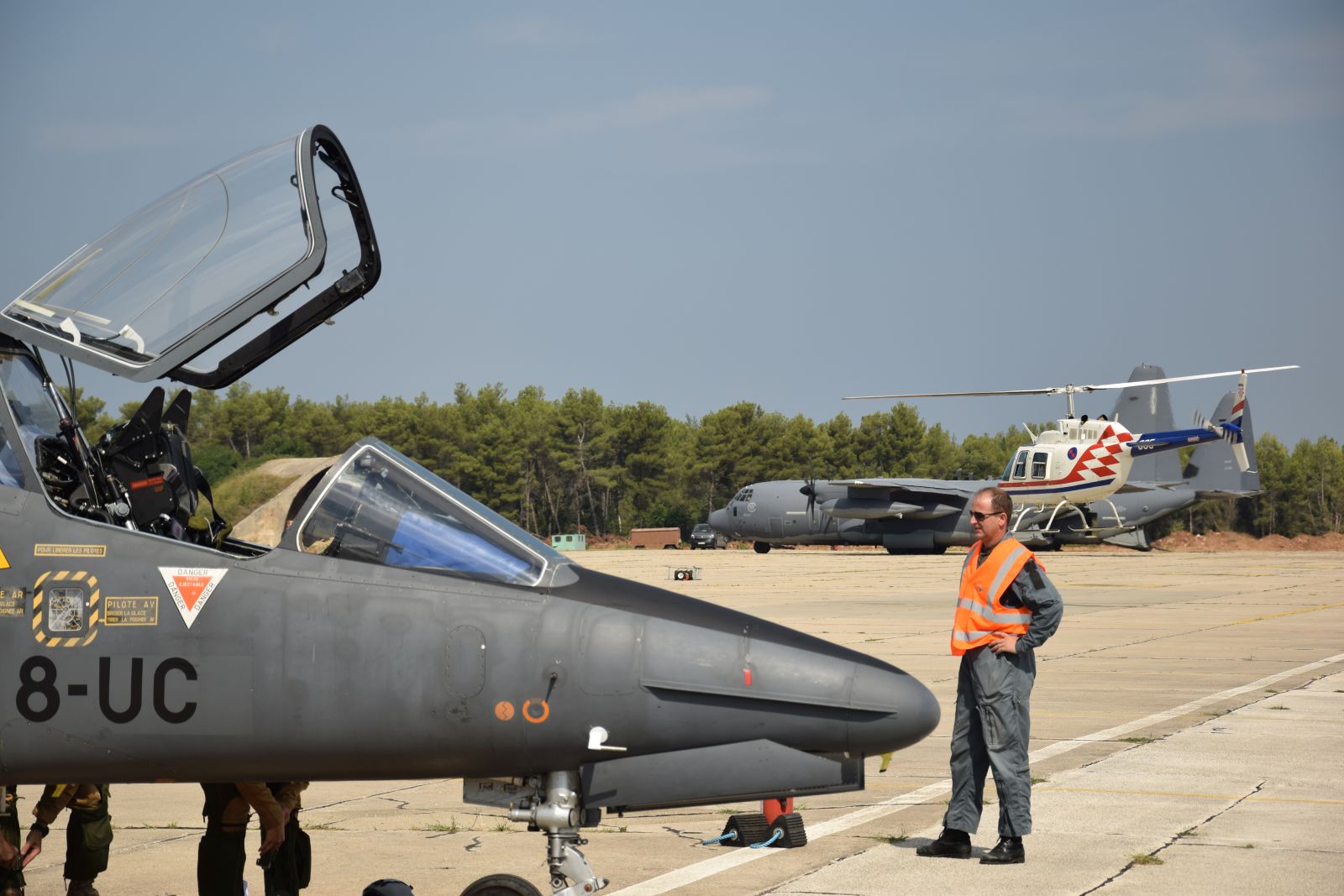 Francuski vojni avioni u vojarni “Pukovnik Mirko Vukušić”u Zemuniku Francuski vojni avioni u vojarni “Pukovnik Mirko Vukušić”u Zemuniku