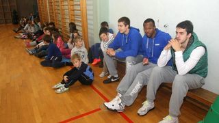 Ogledni košarkaški trening ŠK Zadar u OŠ “Šime Budinić”. Foto: Dino Stanin/PIXSELL