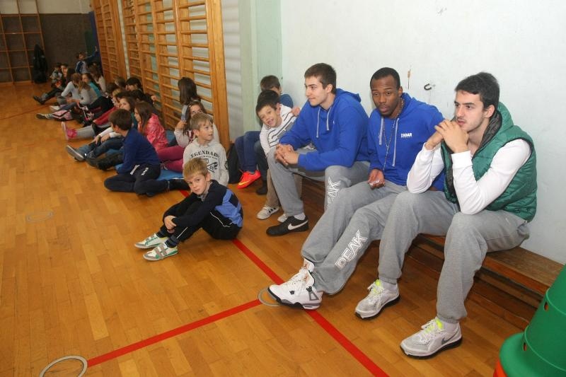 Ogledni košarkaški trening ŠK Zadar u OŠ “Šime Budinić”. Foto: Dino Stanin/PIXSELL
