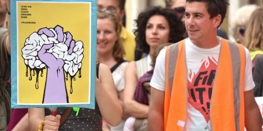 Skup podrške cjelovitoj kurikularnoj reformi “Hrvatska može bolje” na zadarskom Narodnom trgu. Photo. Dino Stanin/PIXSELL