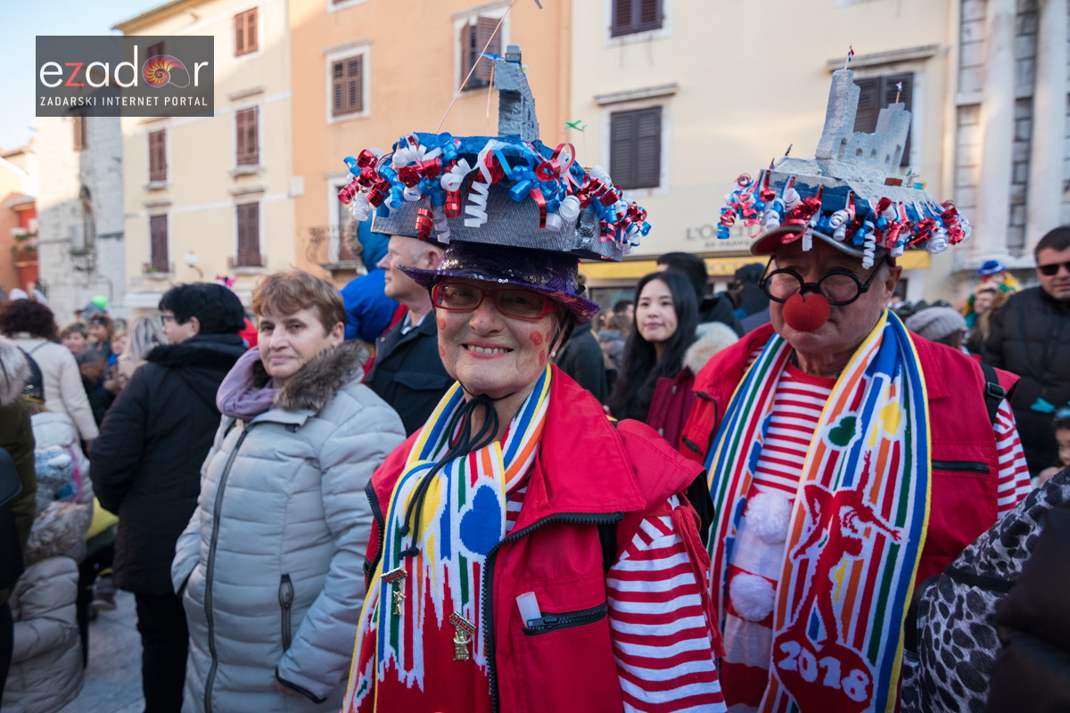 Zadarski karneval 2018: Povorka maškaranih skupina od Gradskih vrata preko Foruma do Narodnog trga Zadarski karneval 2018: Povorka maškaranih skupina od Gradskih vrata preko Foruma do Narodnog trga