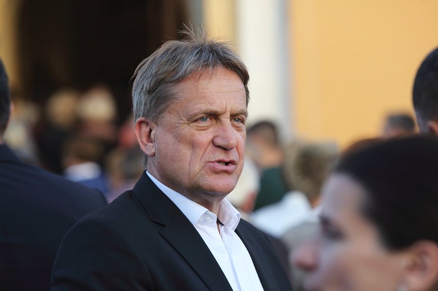 Image 378931 (auto) Image 378931 (auto)