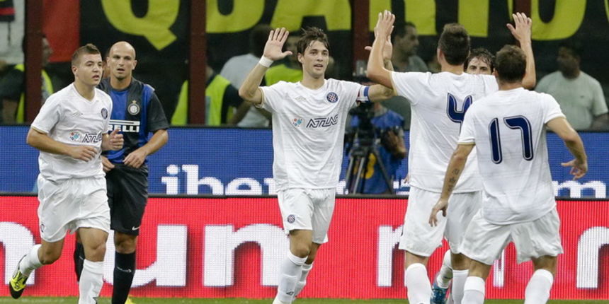 Milano, 090812.
Uzvratna utakmica treceg pretkola Europske lige izmedju Hajduka i Intera iz Milana.
Na slici: slavlje igraca Hajduka.
Ante Vukosic, Jozinovic.
Foto: Roberto Bregani – FOTOPRESS / CROPIX Milano, 090812.
Uzvratna utakmica treceg pretkola Europske lige izmedju Hajduka i Intera iz Milana.
Na slici: slavlje igraca Hajduka.
Ante Vukosic, Jozinovic.
Foto: Roberto Bregani – FOTOPRESS / CROPIX