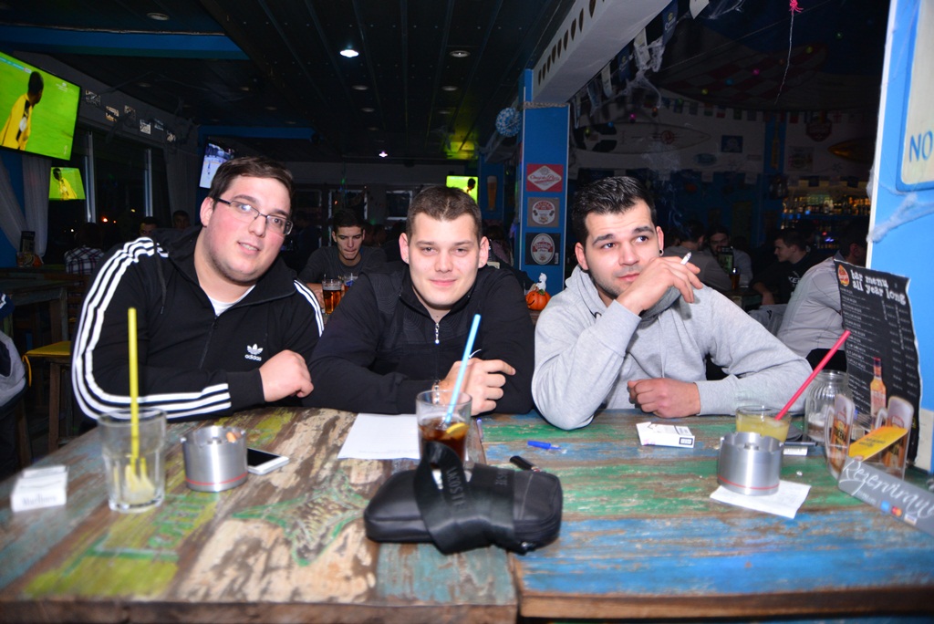 Famous Bar: 1. kolo Lige sportskog kviza “Nogometne ikone” 27. listopada 2016. Foto. Iva Perinčić Famous Bar: 1. kolo Lige sportskog kviza “Nogometne ikone” 27. listopada 2016. Foto. Iva Perinčić