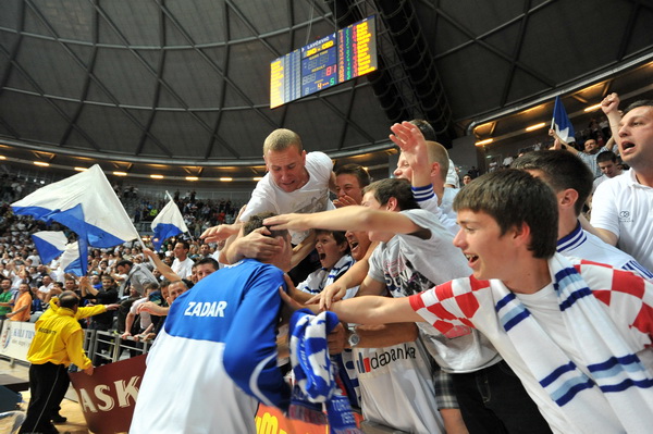 Zadar, 260513.
Dvorana Kresimira Cosica. 
3. polufinalna utakmica prvenstva Hrvatske izmedju KK Zadar i KK Cedevita.
Na fotografiji: slavlje Zadrana.
Foto: Luka Gerlanc / CROPIX