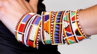 Okitite se hrpom narukvica! (moda.com)