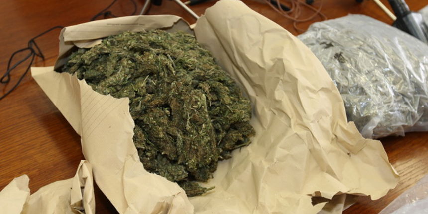 Zadar, 010410.
Konferencija za novinare u PU Zadar povodom jucerasnje zapljene 4 kilograma marihuane.Uhicene su cetri osobe koje se sumnjice za kazneno djelo zloupotrebe droga.
Na fotografiji zapljenjena droga.
Foto: Vladimir Ivanov / CROPIX